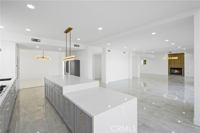 Detail Gallery Image 12 of 56 For 24215 Park Granada, Calabasas,  CA 91302 - 5 Beds | 5 Baths