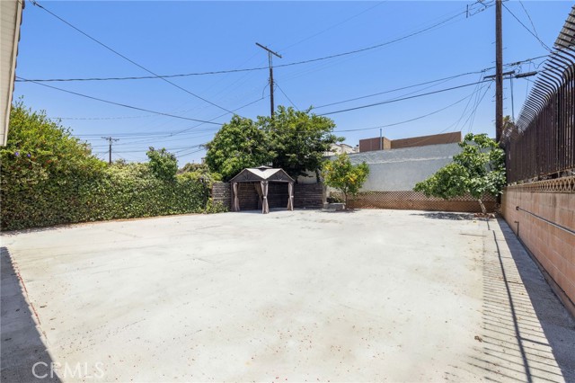 2104 Crenshaw Boulevard, Los Angeles CA: https://media.crmls.org/medias/323d7b3f-e101-44f5-bc59-cbeeaf899535.jpg