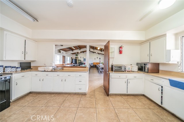 711 W C, Colton CA: https://media.crmls.org/medias/323e6e28-bedb-4193-b17b-8f20ec8c6bb1.jpg