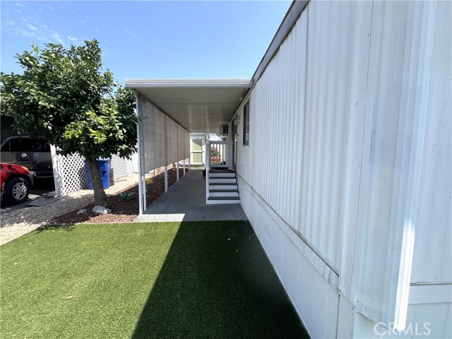 3700 Buchanan Street, Riverside CA: https://media.crmls.org/medias/323e7508-4506-4cfc-a521-ca8799f4f5db.jpg