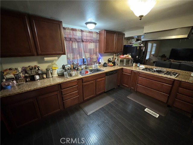 Detail Gallery Image 3 of 4 For 1414 W Central Ave #19,  Brea,  CA 92821 - 4 Beds | 2 Baths