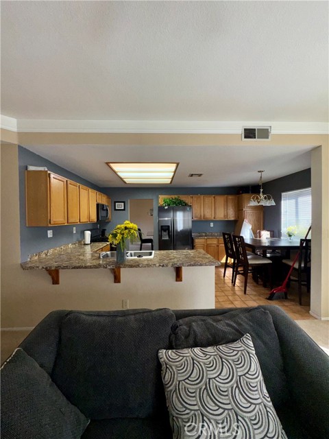 Detail Gallery Image 6 of 14 For 5208 Opal, Palmdale,  CA 93552 - 4 Beds | 3 Baths