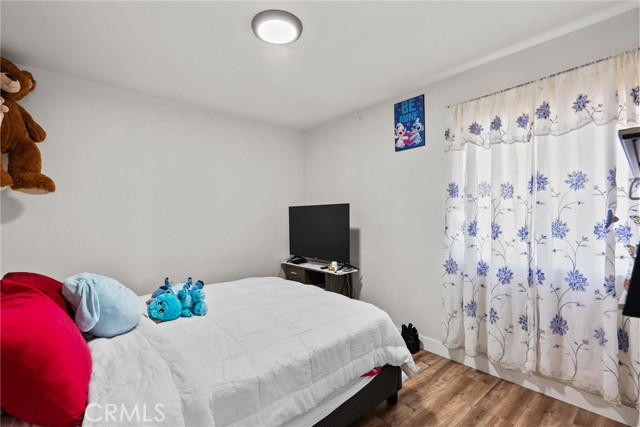 Detail Gallery Image 11 of 23 For 11816 Victory Bld, North Hollywood,  CA 91606 - 4 Beds | 2 Baths