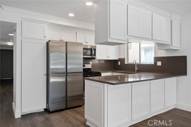 207 28th Street, Newport Beach CA: https://media.crmls.org/medias/323f9c1b-a06a-4b65-ad7c-4897aee13729.jpg