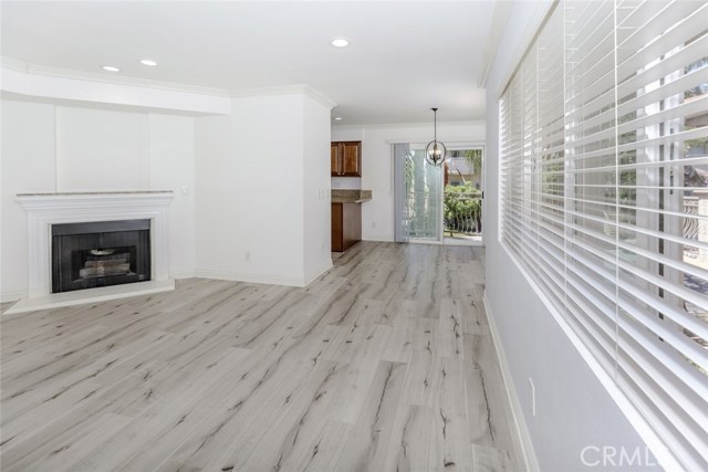 550 E Santa Anita Avenue, Burbank CA: https://media.crmls.org/medias/32405fa1-e605-4772-8345-dcd09fcc2aa8.jpg