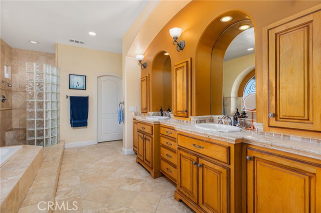 Detail Gallery Image 33 of 69 For 22088 Mustang Ct, Canyon Lake,  CA 92587 - 5 Beds | 4 Baths