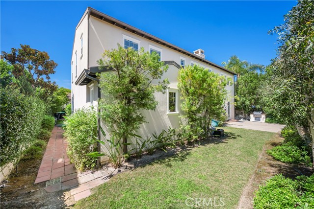 26 Marble Sands, Newport Beach CA: https://media.crmls.org/medias/3241057a-38de-4c59-af97-48104b72e753.jpg