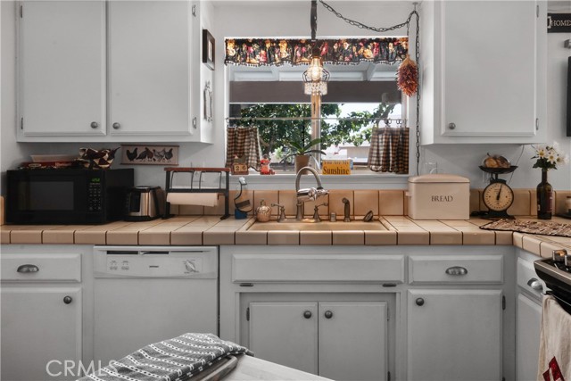 Detail Gallery Image 10 of 21 For 26848 Corona Dr, Helendale,  CA 92342 - 3 Beds | 2 Baths