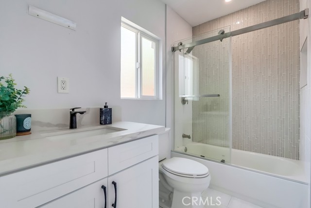 Detail Gallery Image 10 of 21 For 22555 Califa St, Woodland Hills,  CA 91367 - 7 Beds | 7 Baths