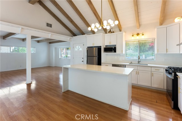 Detail Gallery Image 23 of 44 For 22632 Cass, Woodland Hills,  CA 91364 - 3 Beds | 2 Baths