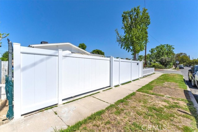 7865 Chastain Avenue, Reseda CA: https://media.crmls.org/medias/3242a245-ccb1-474f-a174-32194335538f.jpg