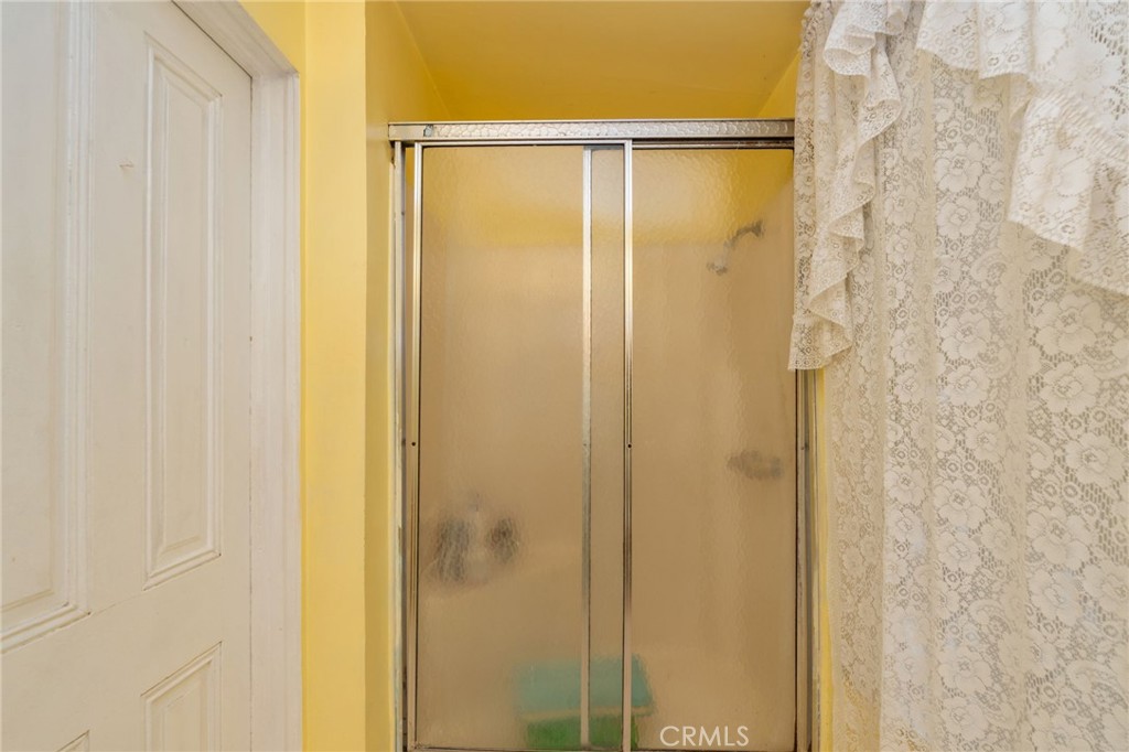 https://media.crmls.org/medias/32431ea1-ac9b-4735-ac12-5f771f6d537a.jpg?preset=X-Large