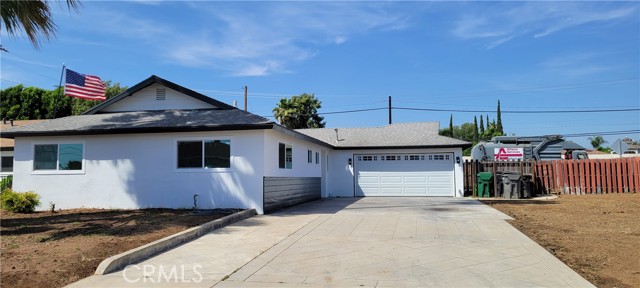 Detail Gallery Image 2 of 19 For 3355 Debbie Ln, Riverside,  CA 92501 - 4 Beds | 2 Baths