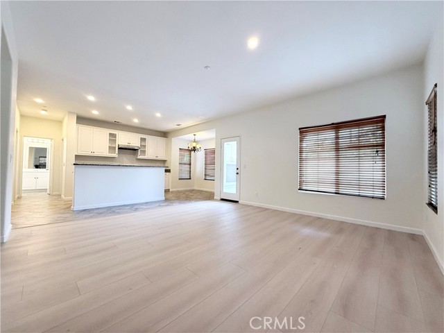 Detail Gallery Image 4 of 26 For 1315 Castledale St, Riverside,  CA 92501 - 5 Beds | 3 Baths