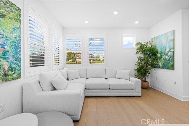 Detail Gallery Image 7 of 39 For 410 Lobata, Irvine,  CA 92618 - 4 Beds | 3/1 Baths