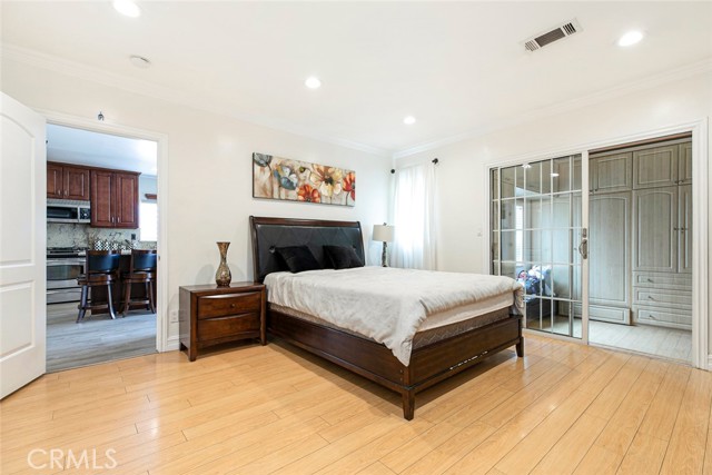 13353 Sylvan Street, Van Nuys CA: https://media.crmls.org/medias/32458478-9bde-4c3e-9b41-b256249fa5b1.jpg