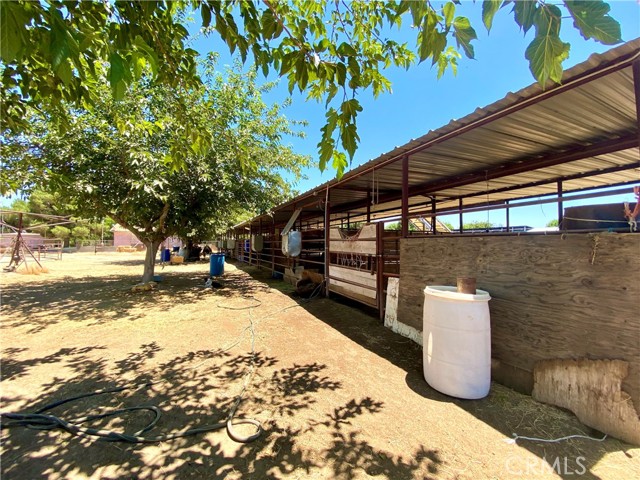 644 Whittendale Street, Bakersfield CA: https://media.crmls.org/medias/32458e38-3454-4409-88a5-070d5b826563.jpg
