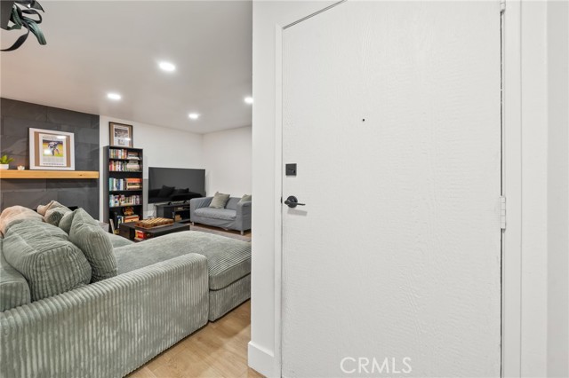 Detail Gallery Image 5 of 27 For 9210 Van Nuys Bld #14,  Panorama City,  CA 91402 - 2 Beds | 1/1 Baths