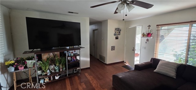 Detail Gallery Image 5 of 18 For 6362 Candle Light, Jurupa Valley,  CA 92509 - 4 Beds | 2 Baths