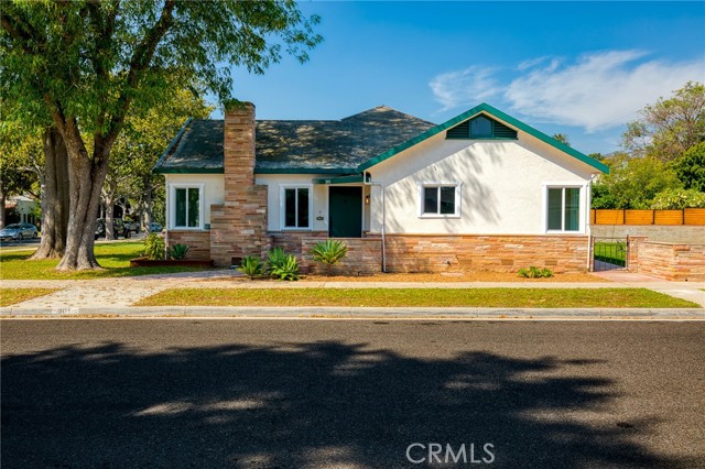 Detail Gallery Image 2 of 42 For 301 W Malvern Ave, Fullerton,  CA 92832 - 3 Beds | 3 Baths