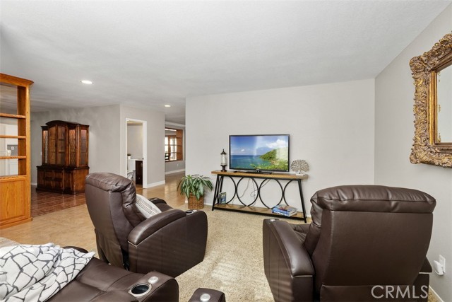 Detail Gallery Image 4 of 34 For 33450 Corte Figueroa, Temecula,  CA 92592 - 5 Beds | 2/1 Baths