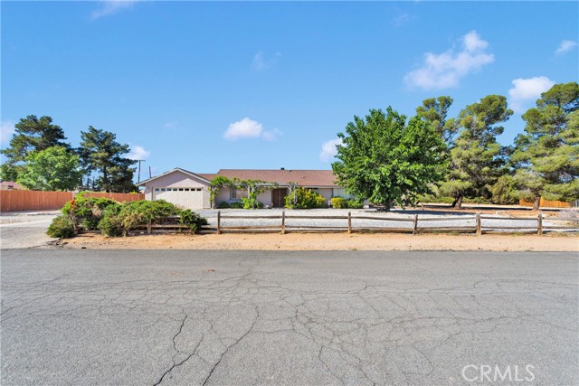 19891 Talihina Road, Apple Valley CA: https://media.crmls.org/medias/3247983a-c68a-4d8b-a545-ee7061b6f133.jpg