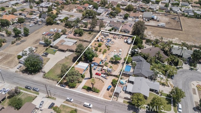 17813 Laurel Drive, Fontana CA: https://media.crmls.org/medias/3248b02e-6d55-4cb7-98ca-df2fc449e19f.jpg