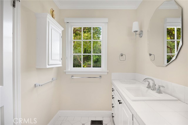 Detail Gallery Image 34 of 55 For 3301 Tilden Ave, Los Angeles,  CA 90034 - 4 Beds | 4 Baths