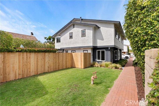 Detail Gallery Image 1 of 34 For 347 E 18th St #C,  Costa Mesa,  CA 92627 - 3 Beds | 2/1 Baths