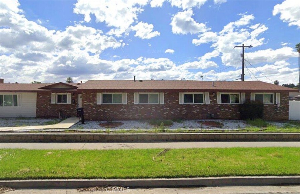 975 Brookside Avenue