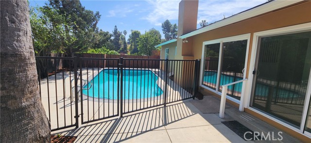 5853 Keokuk Avenue, Woodland Hills CA: https://media.crmls.org/medias/324a87d9-023c-4af9-b3db-08b1d399dd55.jpg