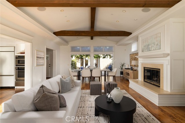 633 Rockford Road, Corona del Mar CA: https://media.crmls.org/medias/324a8eea-a4e8-4bcf-8988-10ef74ea152d.jpg