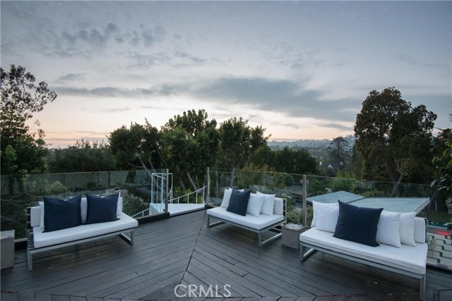 Detail Gallery Image 15 of 21 For 1024 Summit Dr, Beverly Hills,  CA 90210 - 7 Beds | 7/2 Baths