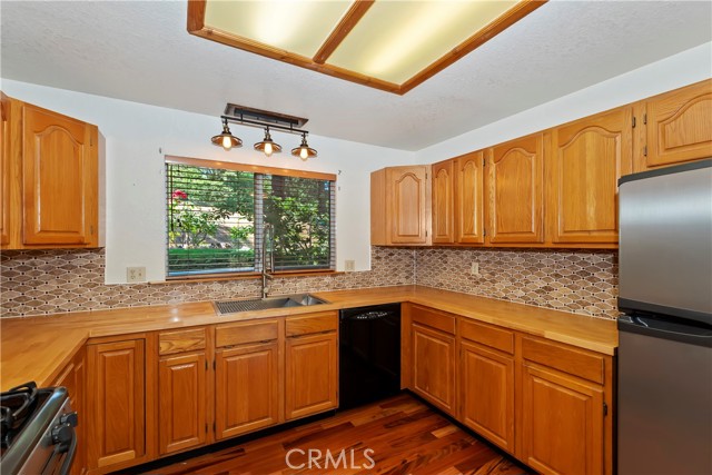 489 Dorn Drive, Crestline CA: https://media.crmls.org/medias/324b994e-e3bd-464b-93bd-d39a4386b4fe.jpg