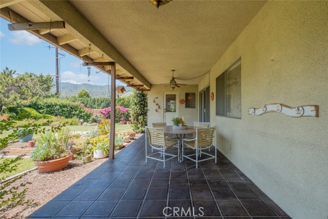 655 Fountain Springs Lane, Glendora CA: https://media.crmls.org/medias/324bb6ec-53ee-402b-8b5f-53a92005a476.jpg