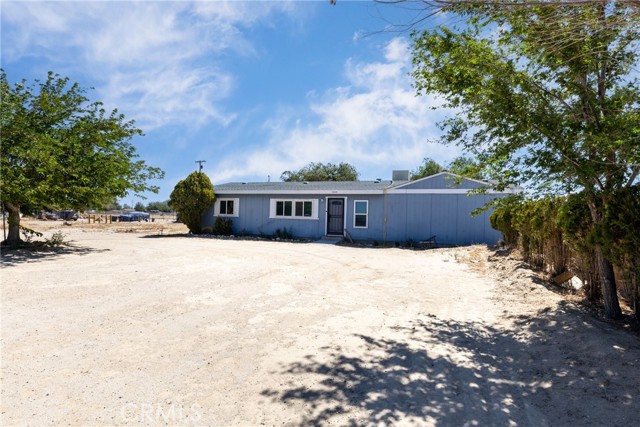 Detail Gallery Image 2 of 30 For 38448 95th St, Palmdale,  CA 93591 - 3 Beds | 2 Baths