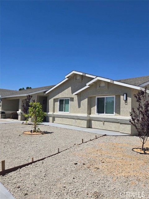 Detail Gallery Image 3 of 50 For 11252 Locust Ave, Hesperia,  CA 92345 - 3 Beds | 2 Baths