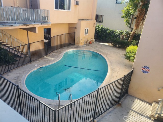 Detail Gallery Image 6 of 6 For 15900 Vanowen 12a,  Van Nuys,  CA 91406 - 1 Beds | 1 Baths