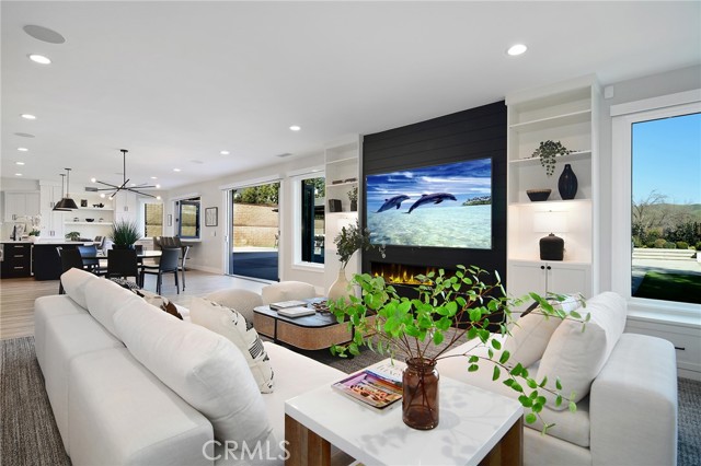 Detail Gallery Image 17 of 61 For 29219 Laro Dr, Agoura Hills,  CA 91301 - 5 Beds | 4/3 Baths