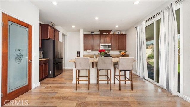 Detail Gallery Image 6 of 43 For 3648 Fawn Lily Ln, San Bernardino,  CA 92407 - 6 Beds | 4 Baths