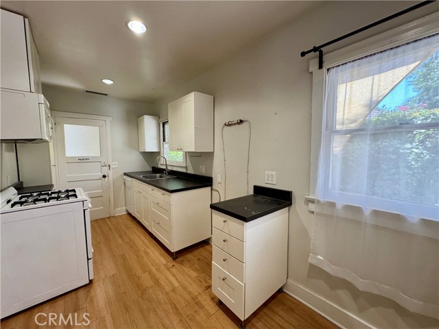 701 Mira Monte Place, Pasadena CA: https://media.crmls.org/medias/325229ac-f14c-4536-ba6a-eee484917d62.jpg