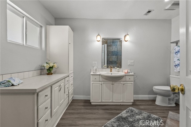 Detail Gallery Image 18 of 33 For 4550 W Avenue L2, Quartz Hill,  CA 93536 - 5 Beds | 3 Baths