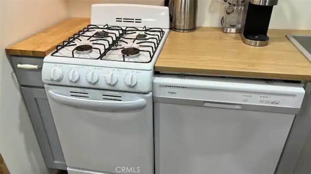 https://media.crmls.org/medias/3252bc92-5921-4953-805e-4da8cf4d9908.jpg?preset=X-Large