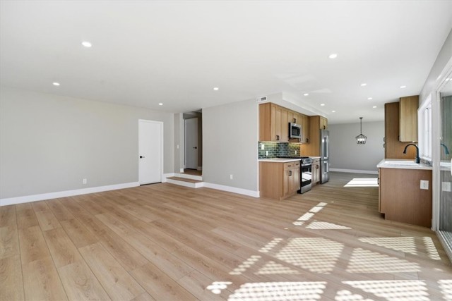 Detail Gallery Image 20 of 59 For 1613 Darcy Ave, Simi Valley,  CA 93065 - 4 Beds | 2/1 Baths