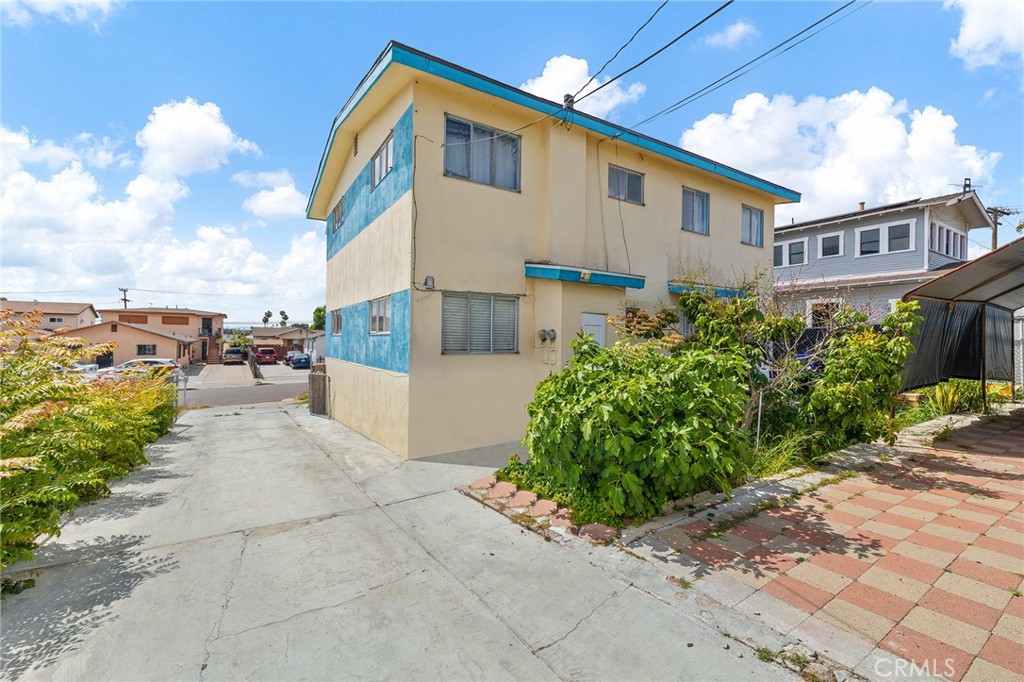 4077 Winona Avenue - photo 3