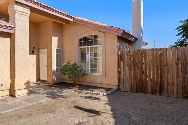 3519 San Jacinto Avenue, Rosamond CA: https://media.crmls.org/medias/3254be25-964e-4332-9f64-1ebd39b26c80.jpg