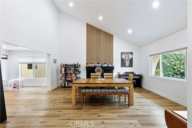 Detail Gallery Image 4 of 43 For 24411 Highlander Rd, West Hills,  CA 91307 - 5 Beds | 2/1 Baths