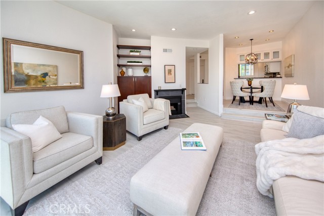 Detail Gallery Image 4 of 10 For 11949 Goshen #308,  Los Angeles,  CA 90049 - 2 Beds | 3 Baths