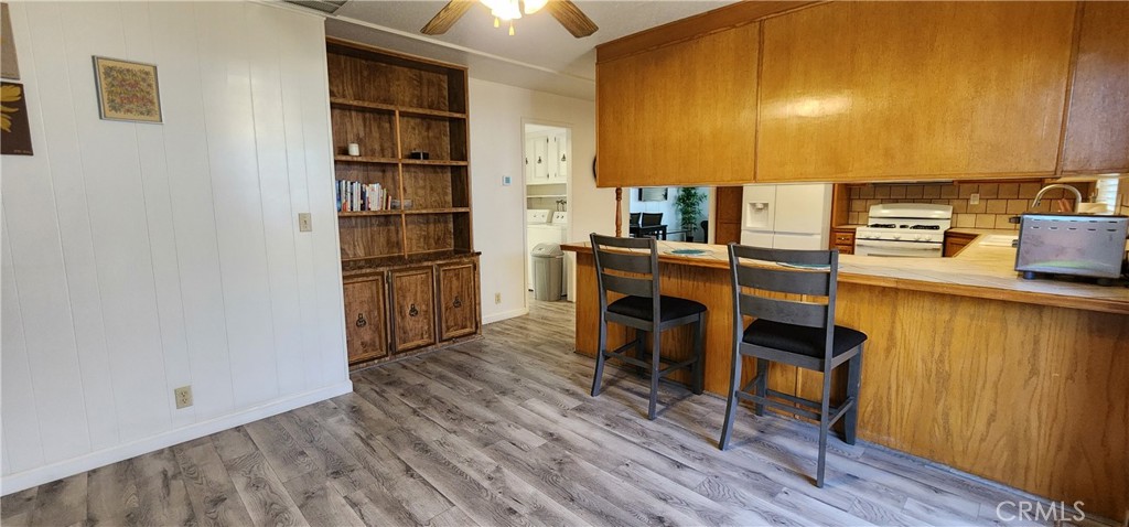 https://media.crmls.org/medias/32551fe8-66f9-4bd5-837c-c6e84d310356.jpg?preset=X-Large