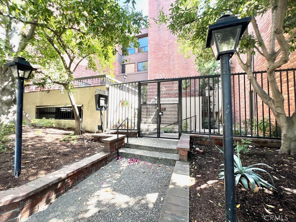 700 S Lake Avenue #111